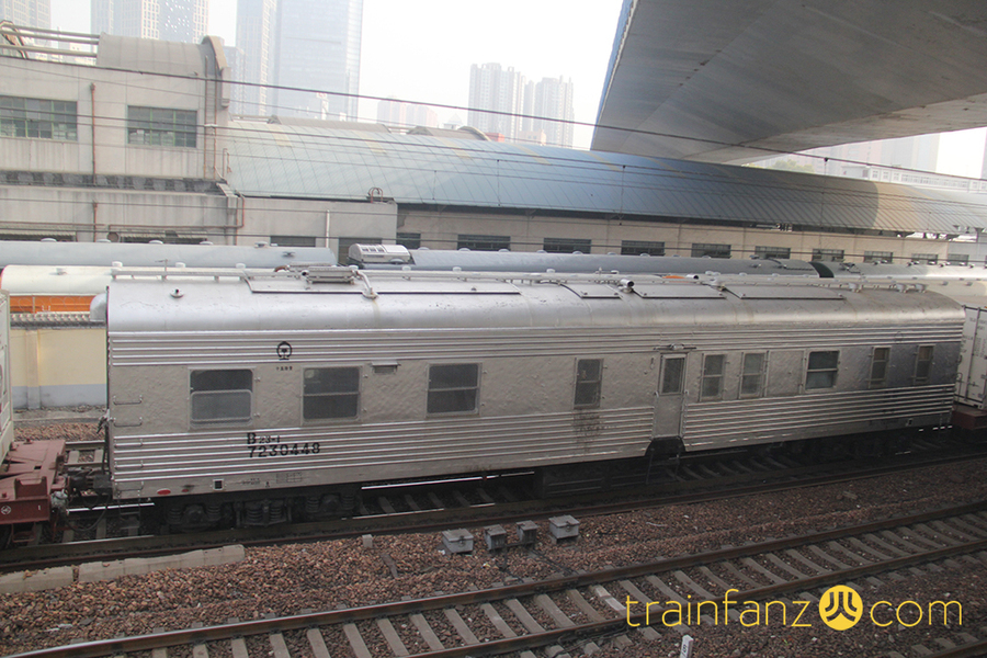 B23-1型冷藏车的发电乘务车车顶概况（图 K2Cr2O7)