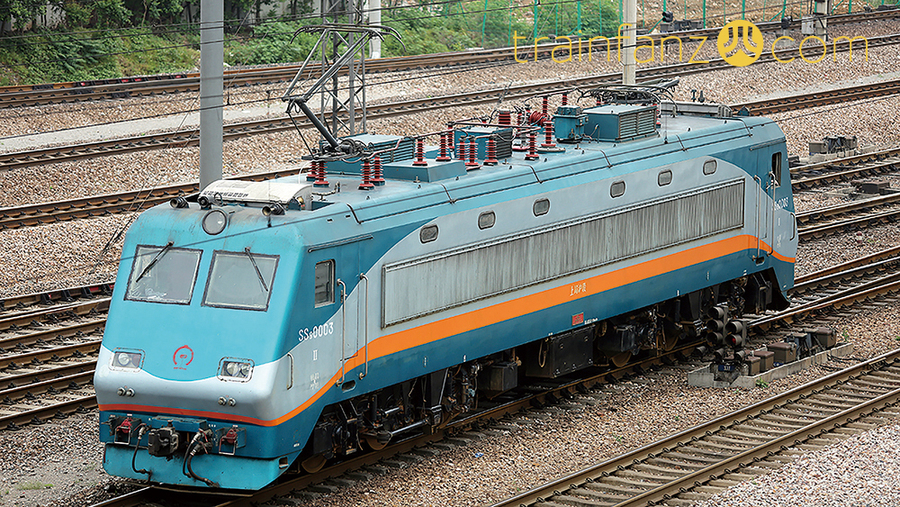 SS9型电力机车 （图 谭智泉）