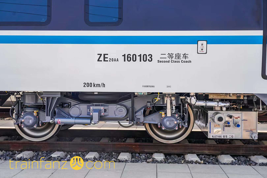 CR220J动车组的车厢转向架 （图 小铁迷）