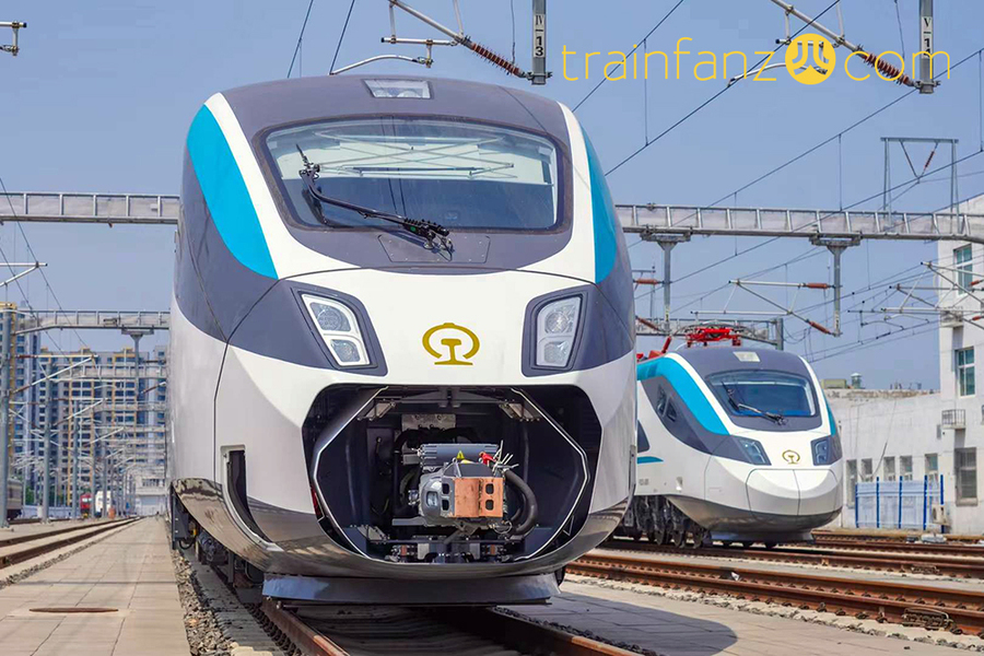 CR220J动车组车头特写（图 小铁迷）
