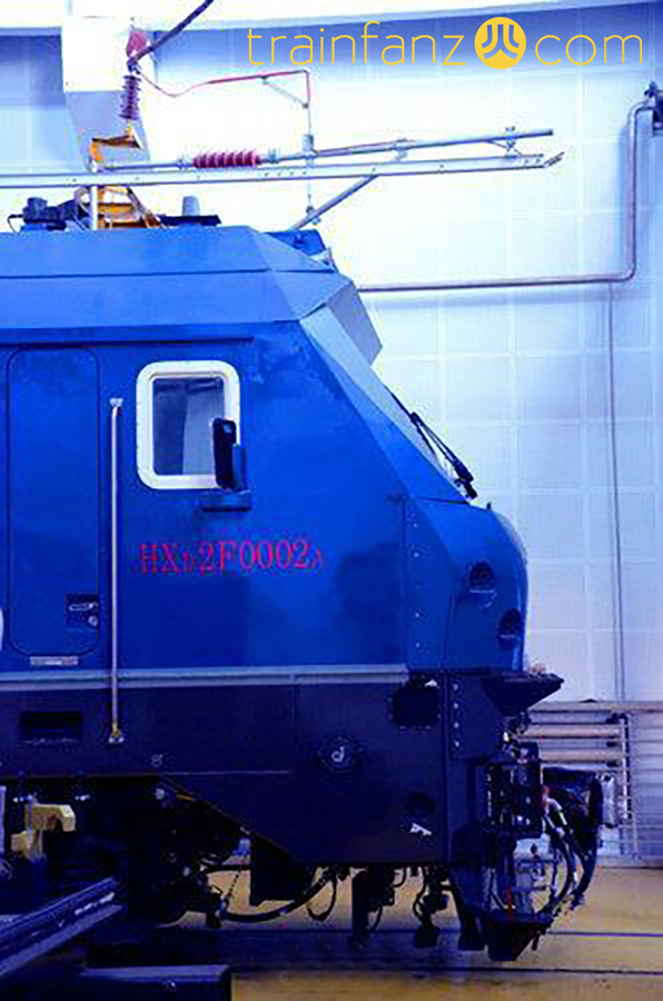 HXD2F机车的车头侧面特写 （图 CRRC）