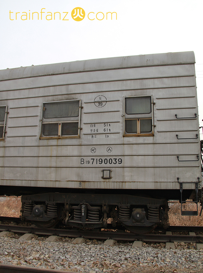 B19冷藏车的发电乘务车车身特写 （图 谭智泉）