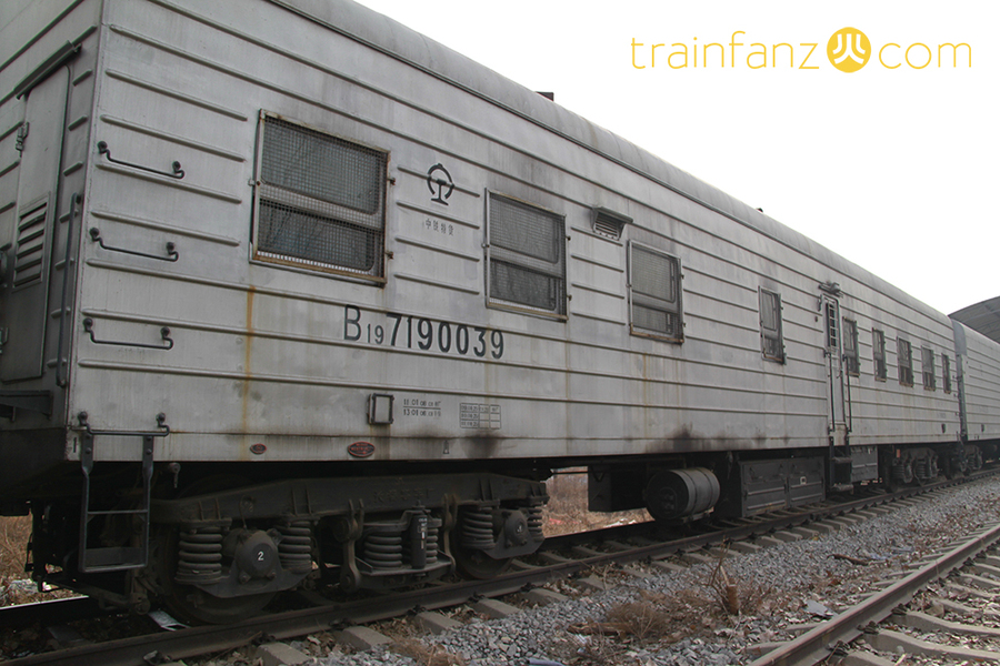 B19型冷藏车组的发电乘务车 （图 谭智泉）