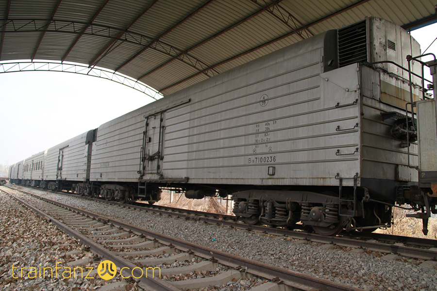 后期版本的B19型冷藏车组 （图 谭智泉）