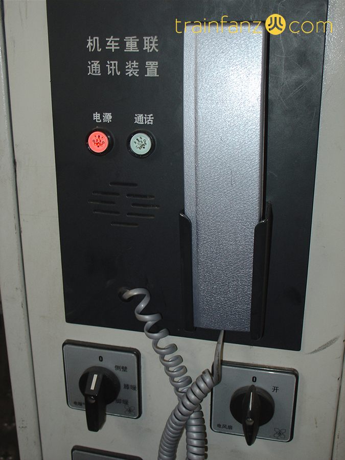 SS7E机车上的机车重联通信装置 （图 DF11-0128）