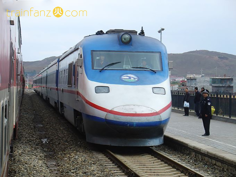 寒露号的车头特写（图 hasea.com）